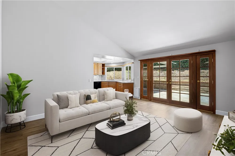 4832 Chamber La Verne, CA 91750