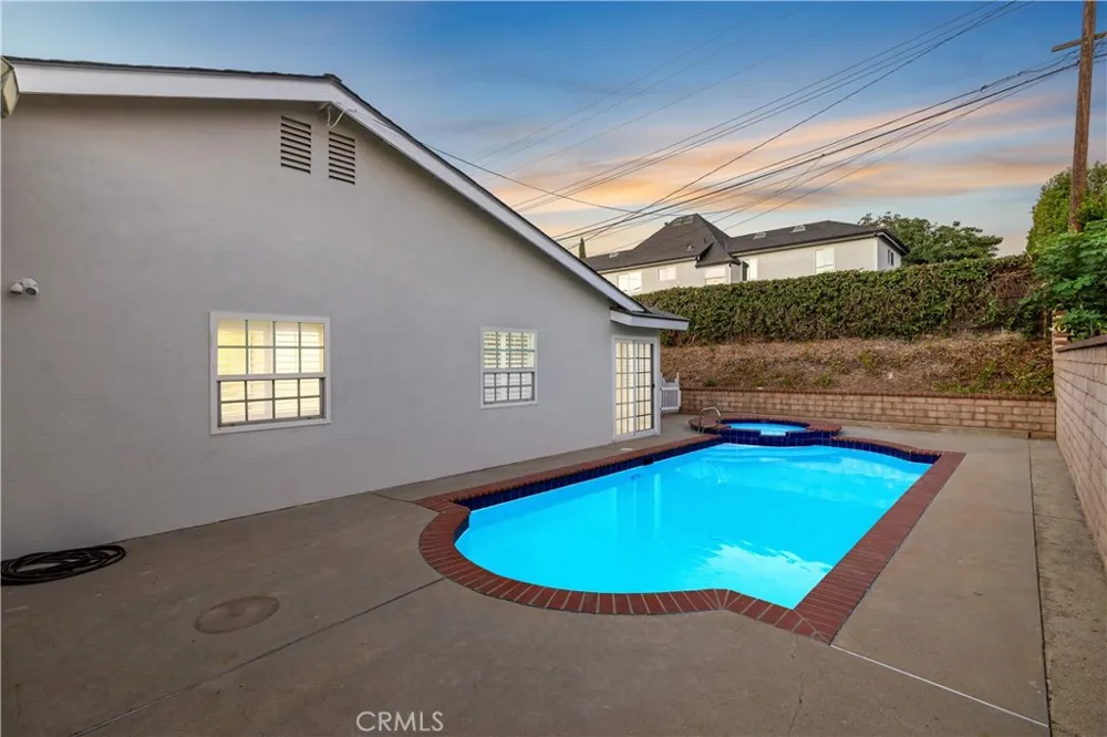 4832 Chamber La Verne, CA 91750