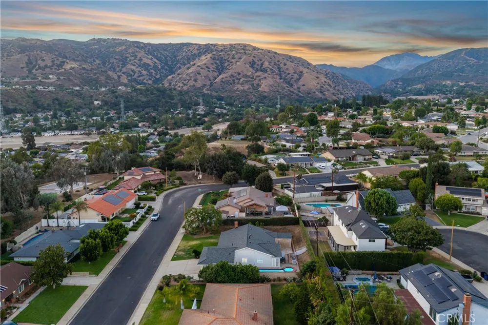 4832 Chamber La Verne, CA 91750