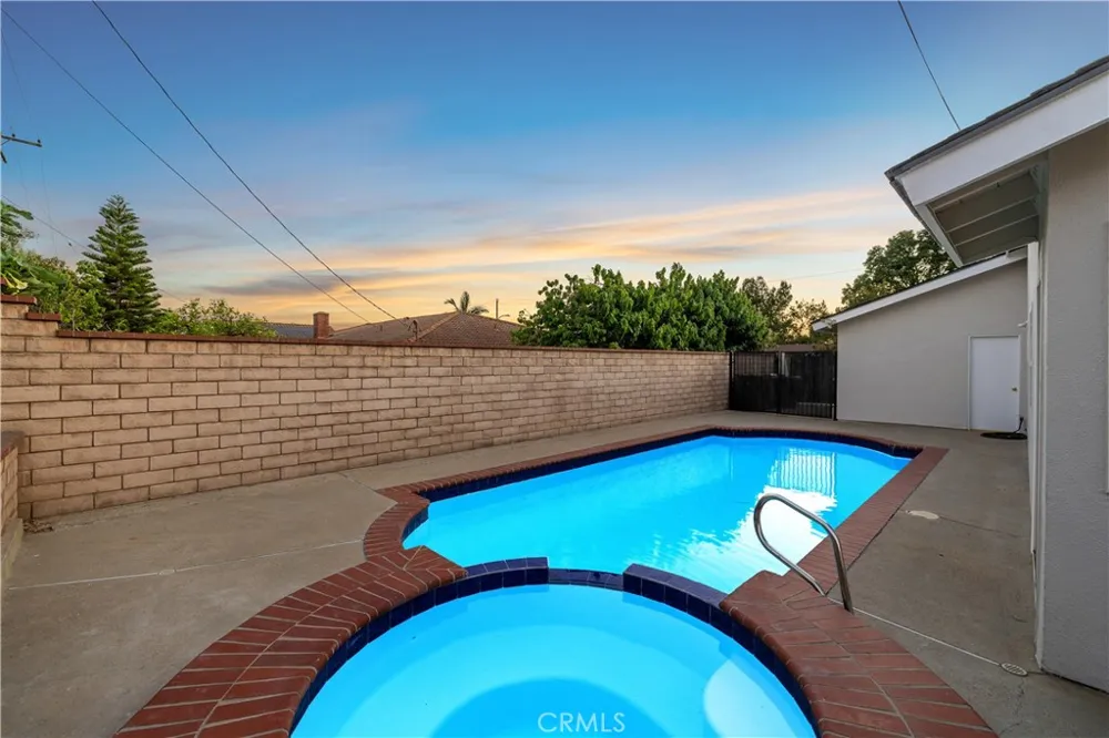 4832 Chamber La Verne, CA 91750