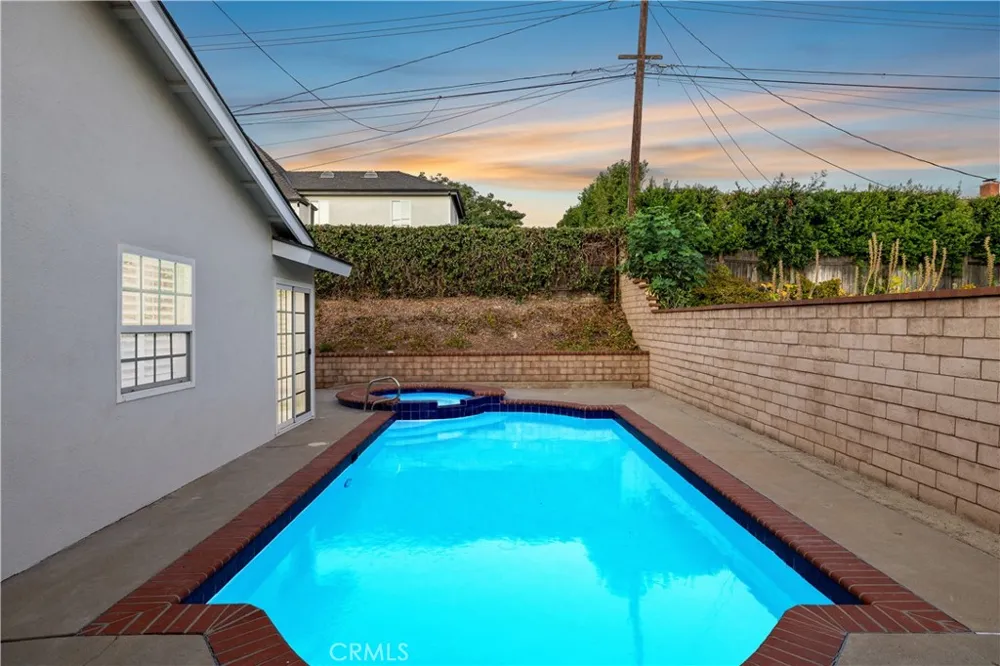 4832 Chamber La Verne, CA 91750