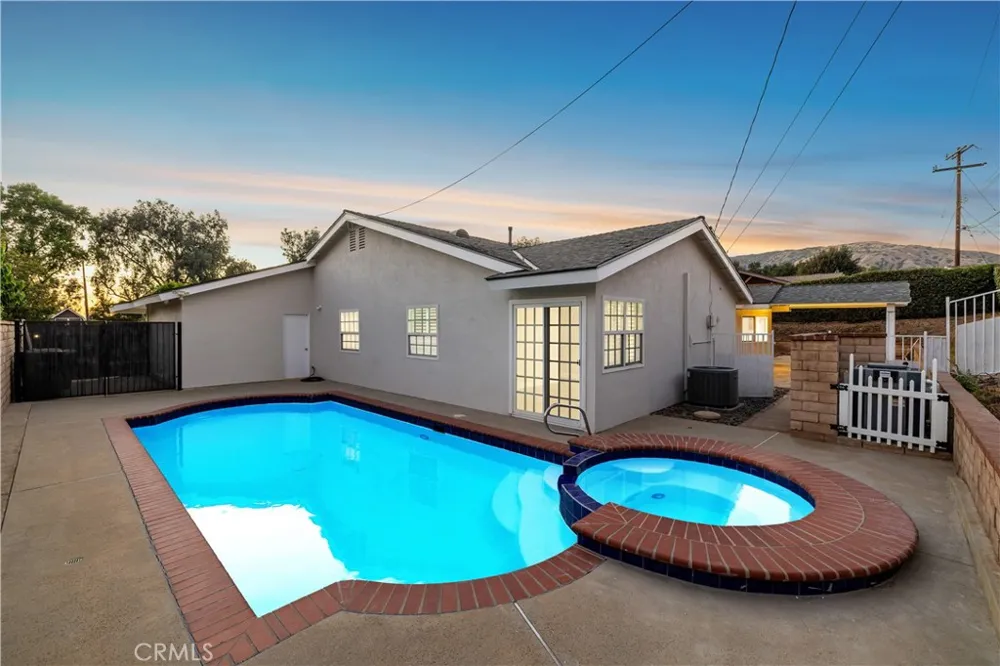 4832 Chamber La Verne, CA 91750