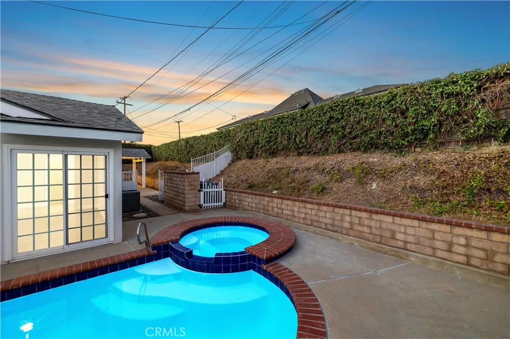 4832 Chamber La Verne, CA 91750