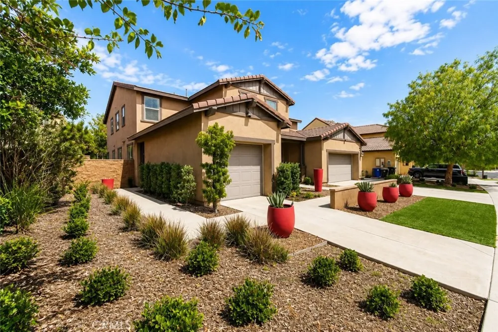 2750 Kings Canyon Drive Jurupa Valley, CA 92509