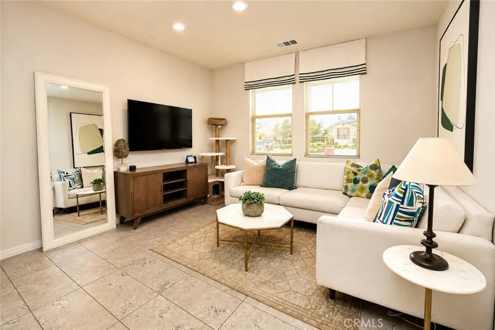 2750 Kings Canyon Drive Jurupa Valley, CA 92509