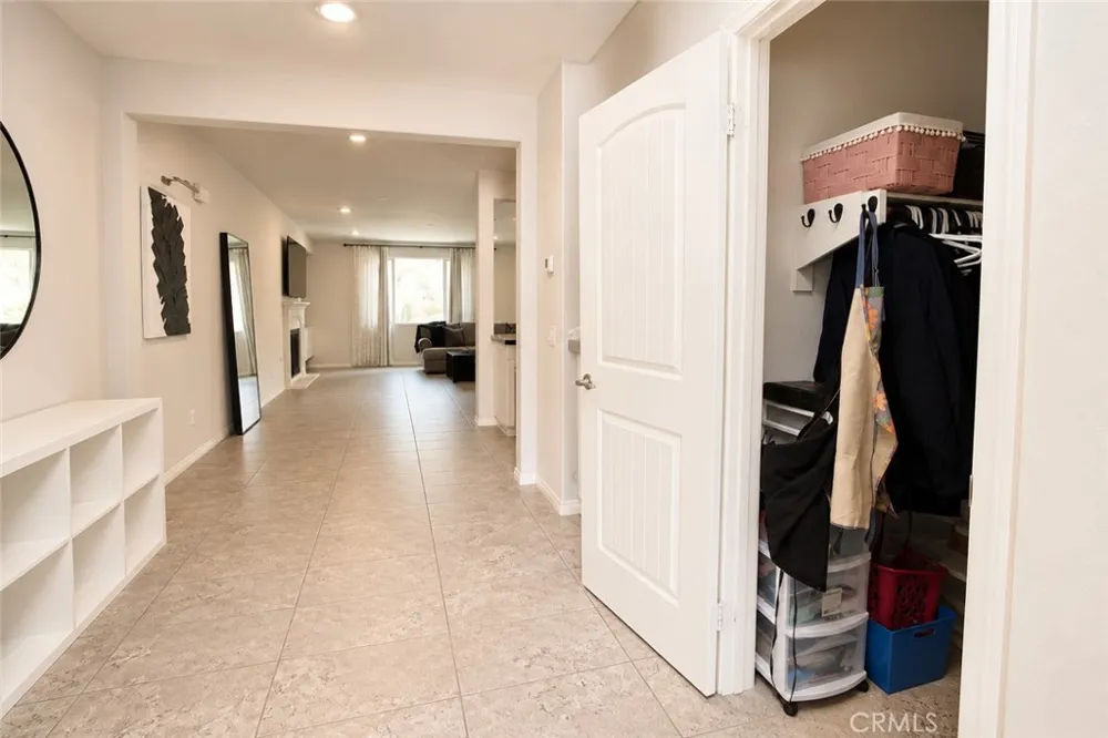 2750 Kings Canyon Drive Jurupa Valley, CA 92509