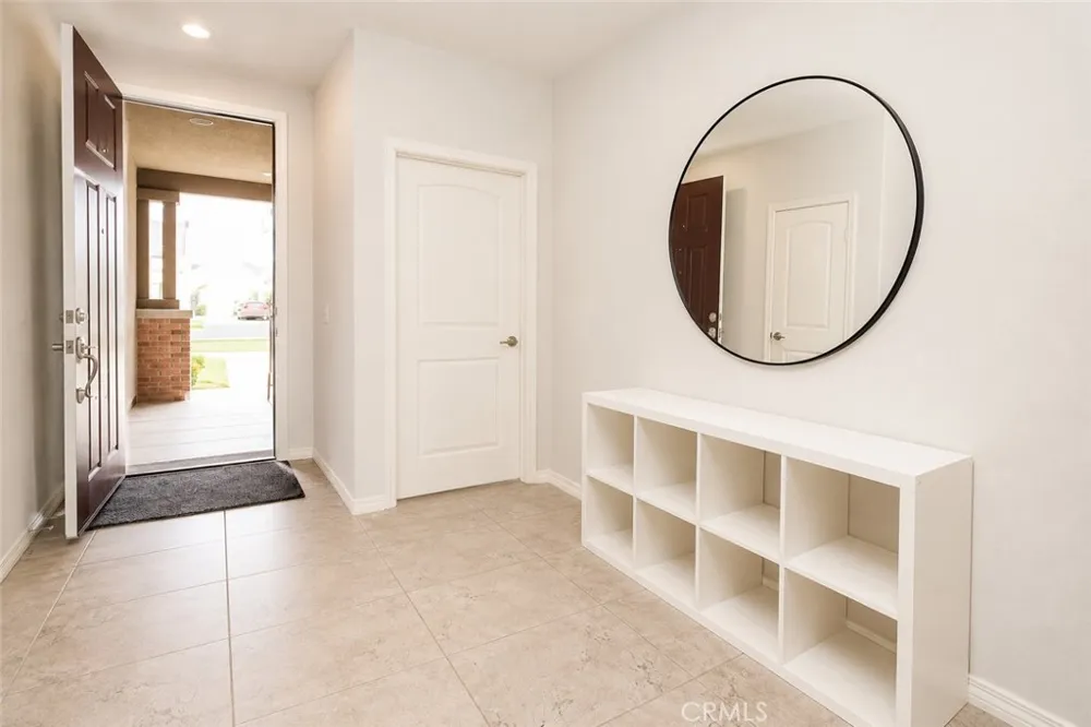 2750 Kings Canyon Drive Jurupa Valley, CA 92509