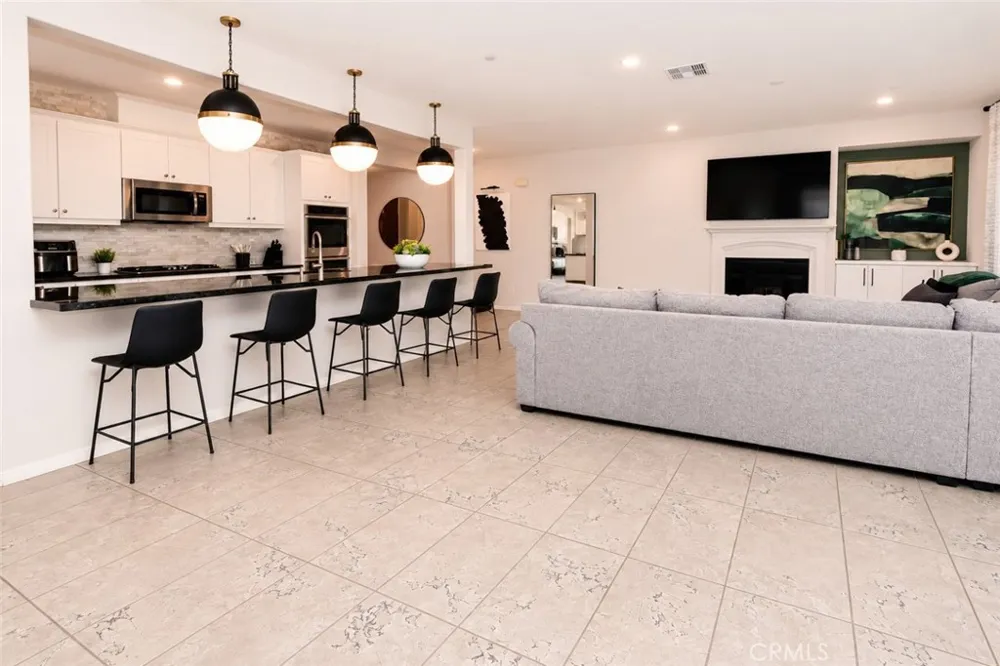 2750 Kings Canyon Drive Jurupa Valley, CA 92509