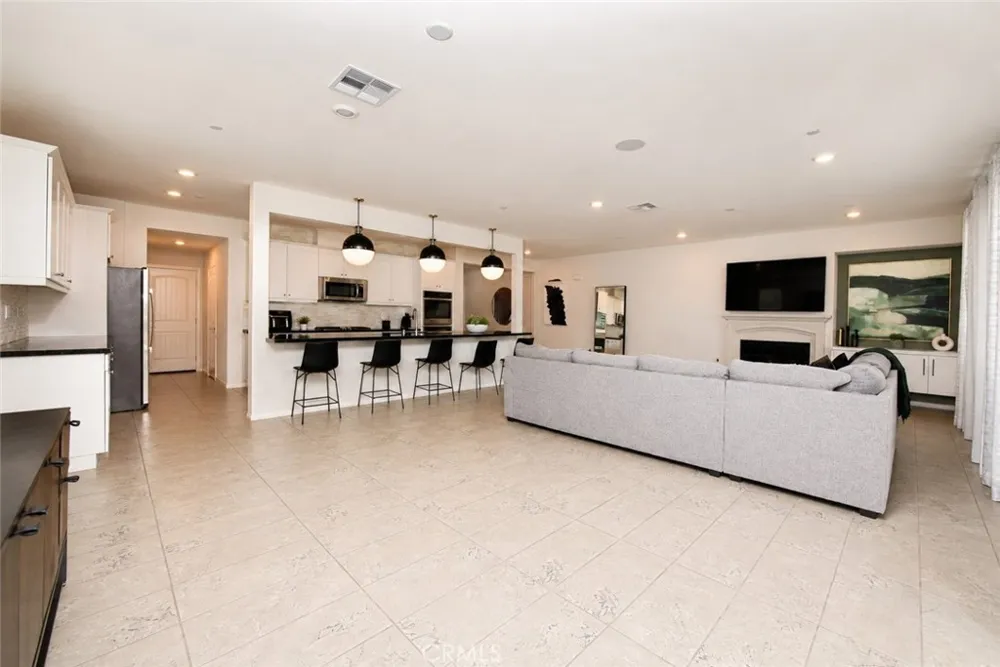 2750 Kings Canyon Drive Jurupa Valley, CA 92509