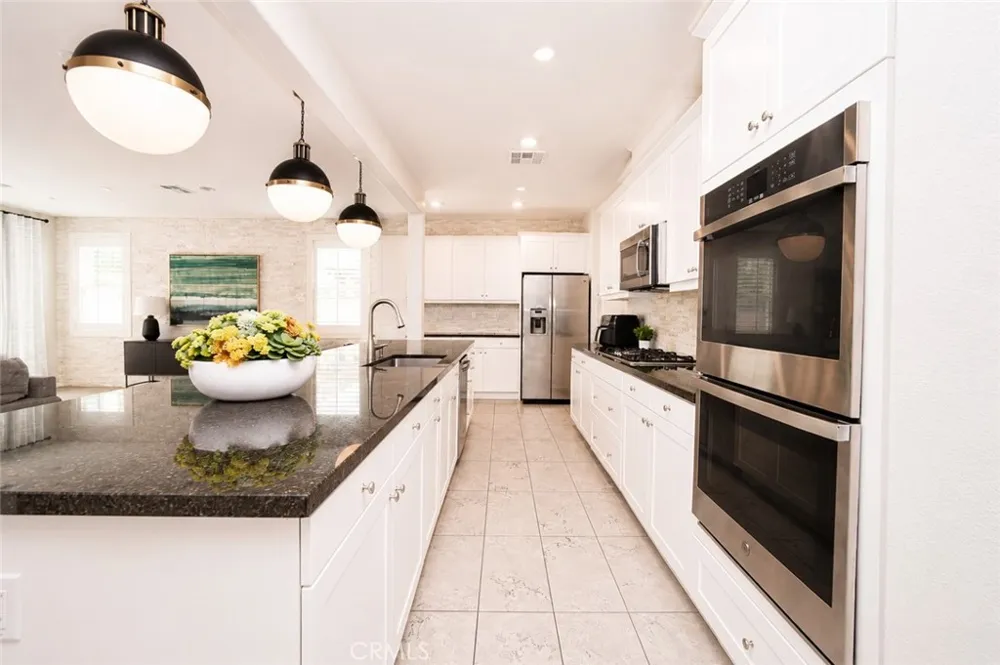 2750 Kings Canyon Drive Jurupa Valley, CA 92509