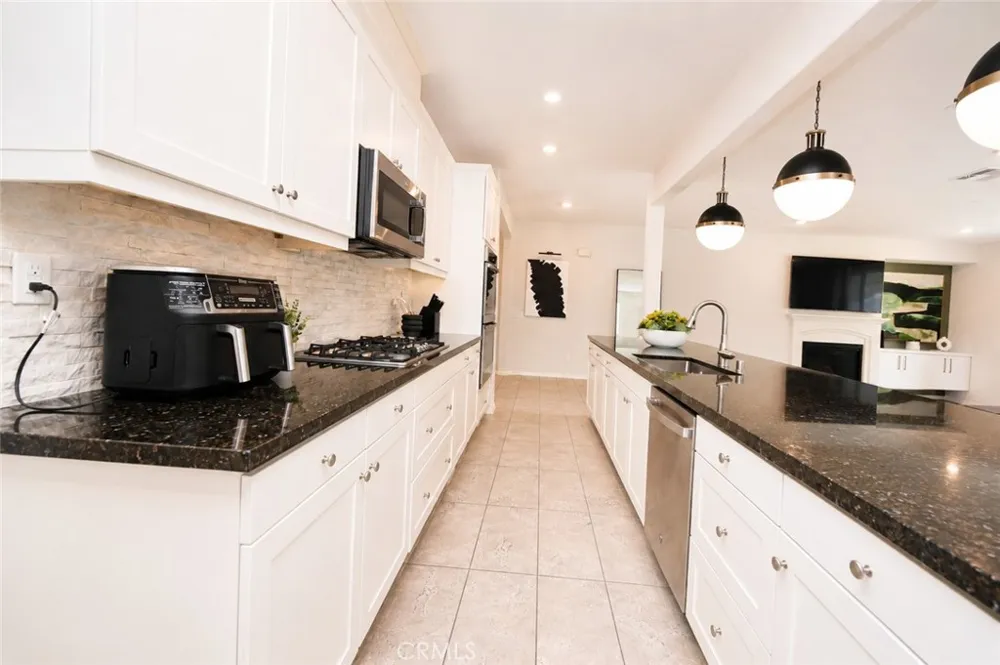 2750 Kings Canyon Drive Jurupa Valley, CA 92509