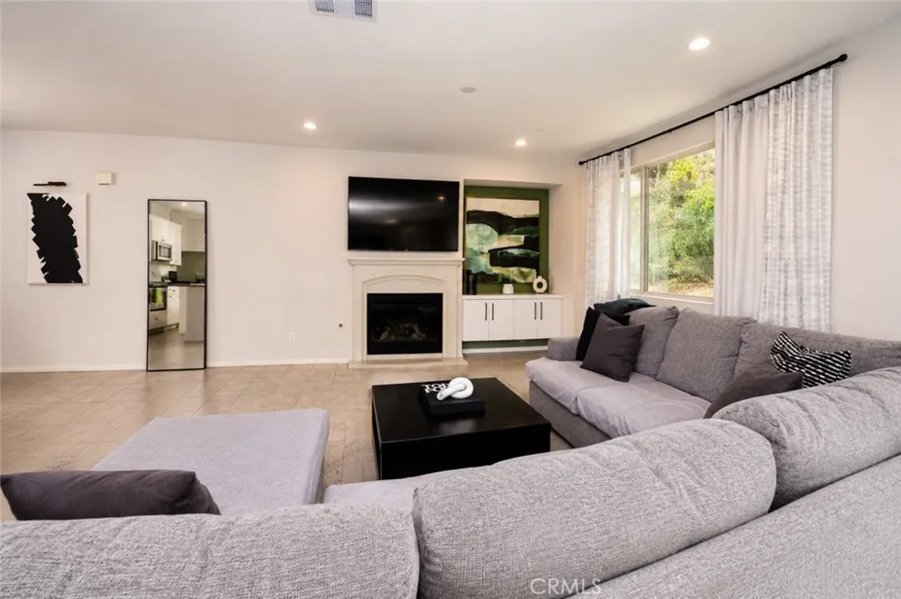 2750 Kings Canyon Drive Jurupa Valley, CA 92509
