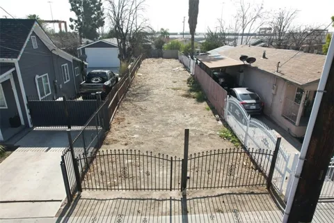 1445 W 5th