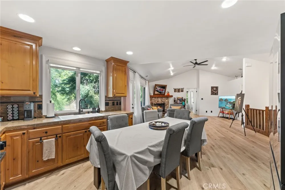 24599 Geneva Dr Crestline, CA 92325