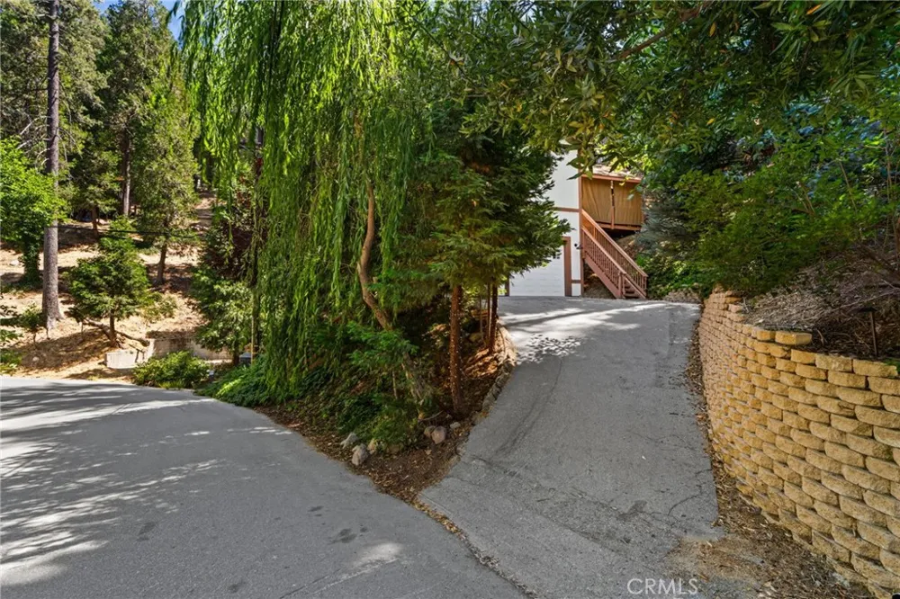 24599 Geneva Dr Crestline, CA 92325
