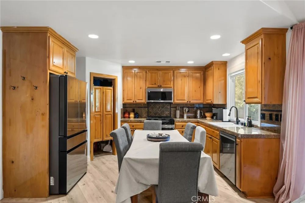24599 Geneva Dr Crestline, CA 92325