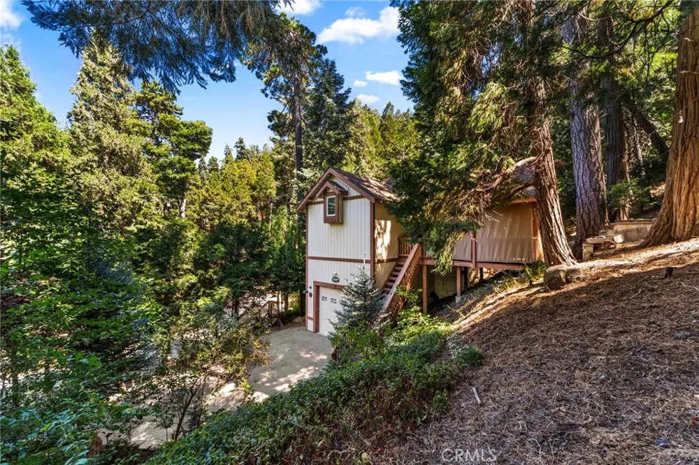 24599 Geneva Dr Crestline, CA 92325