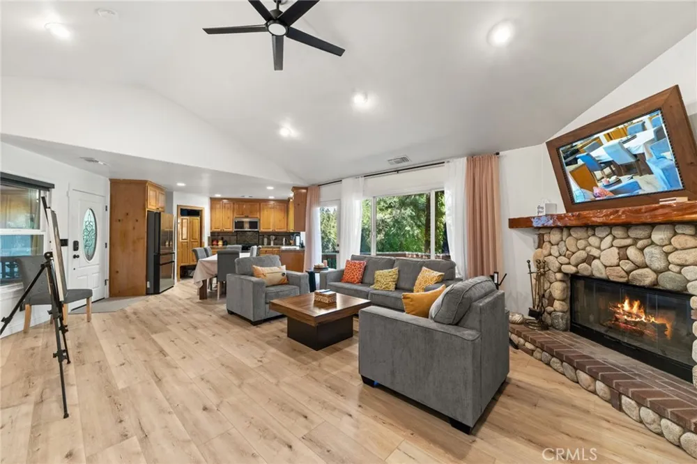 24599 Geneva Dr Crestline, CA 92325