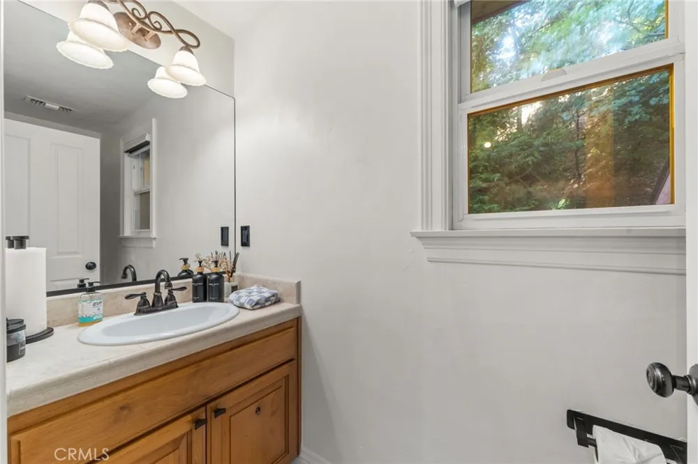 24599 Geneva Dr Crestline, CA 92325