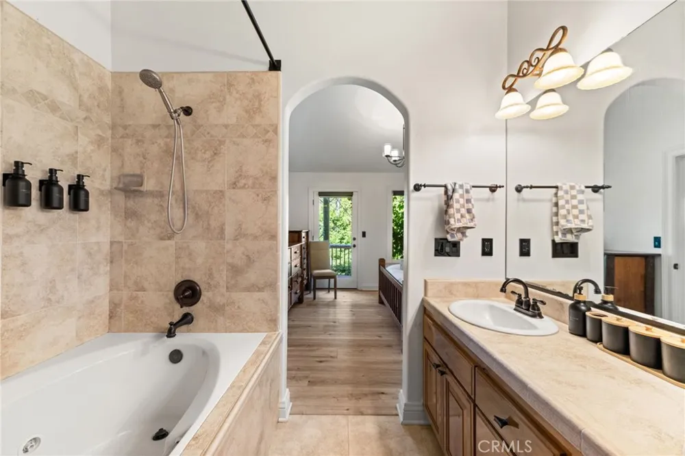 24599 Geneva Dr Crestline, CA 92325