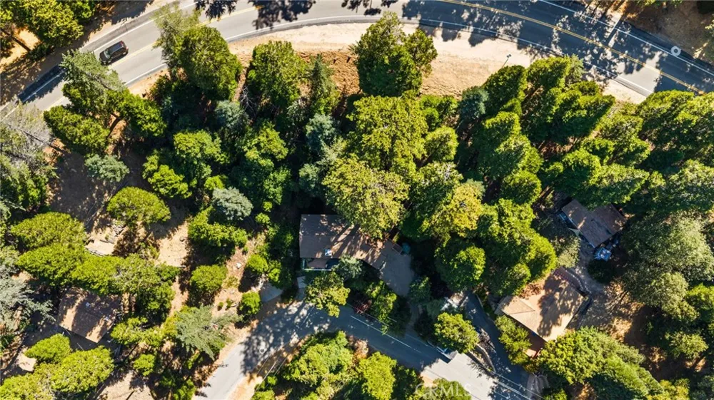 24599 Geneva Dr Crestline, CA 92325