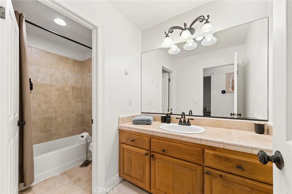 24599 Geneva Dr Crestline, CA 92325