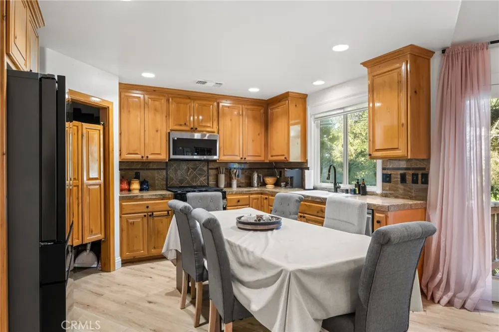 24599 Geneva Dr Crestline, CA 92325