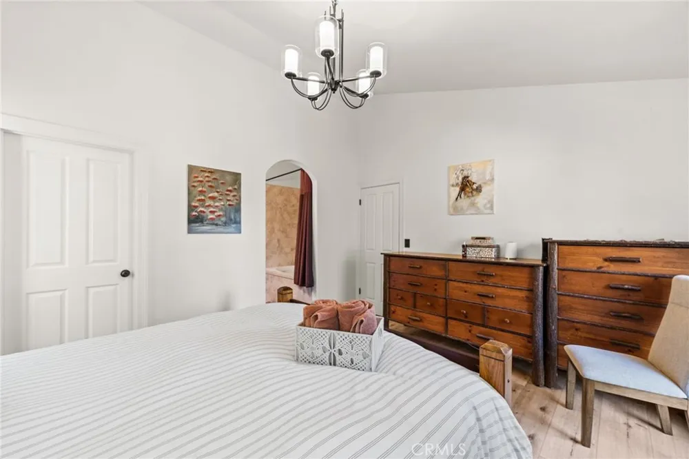 24599 Geneva Dr Crestline, CA 92325