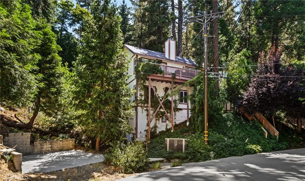 24599 Geneva Dr Crestline, CA 92325