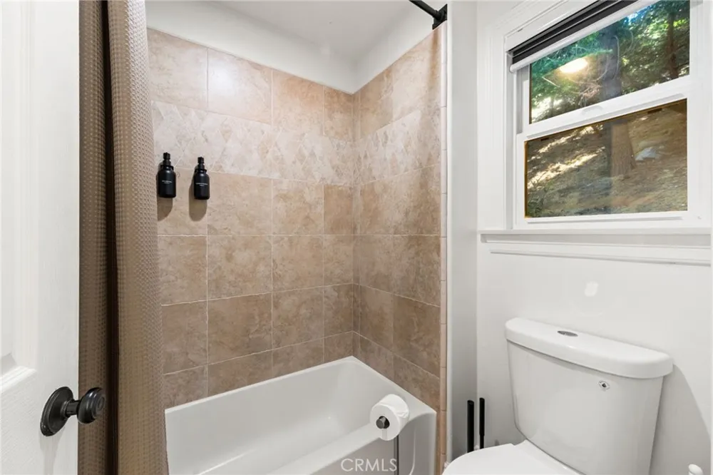 24599 Geneva Dr Crestline, CA 92325