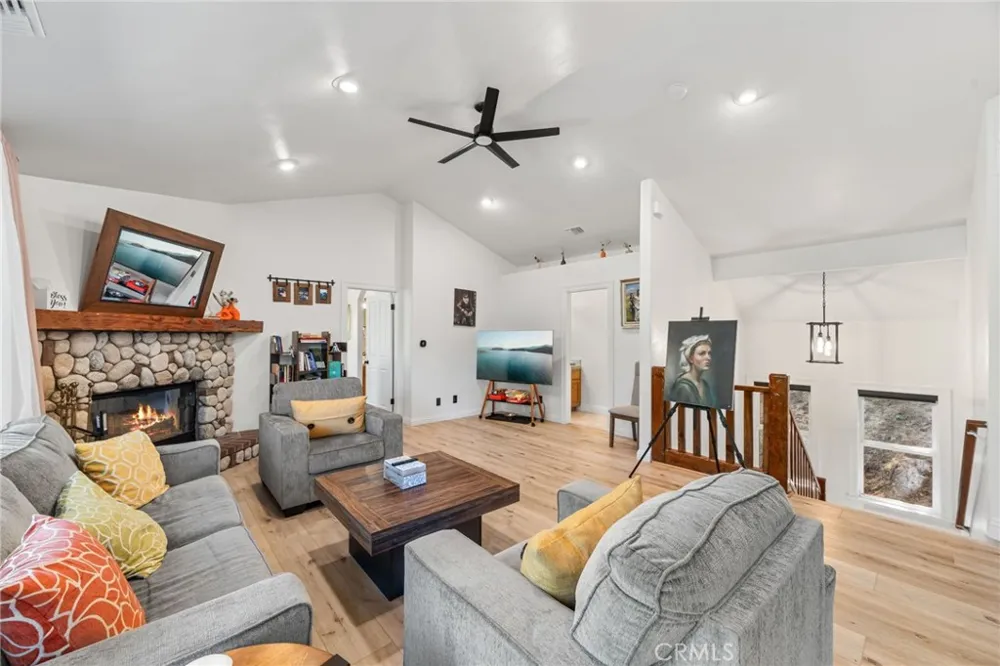 24599 Geneva Dr Crestline, CA 92325