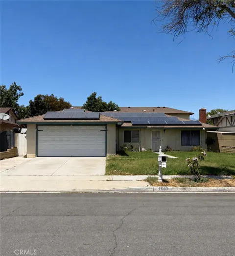 1607 E Oak Hill Court
