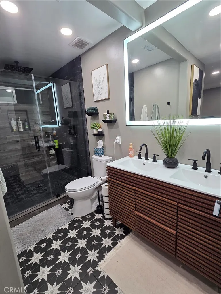 651 RECORD East Los Angeles, CA 90023