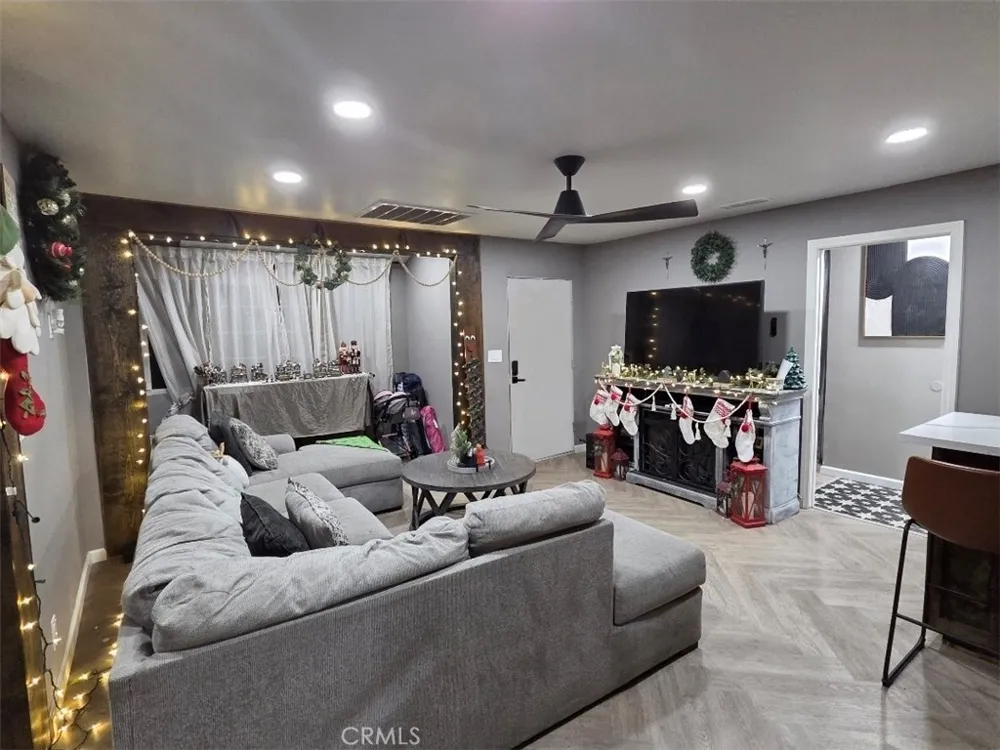 651 RECORD East Los Angeles, CA 90023