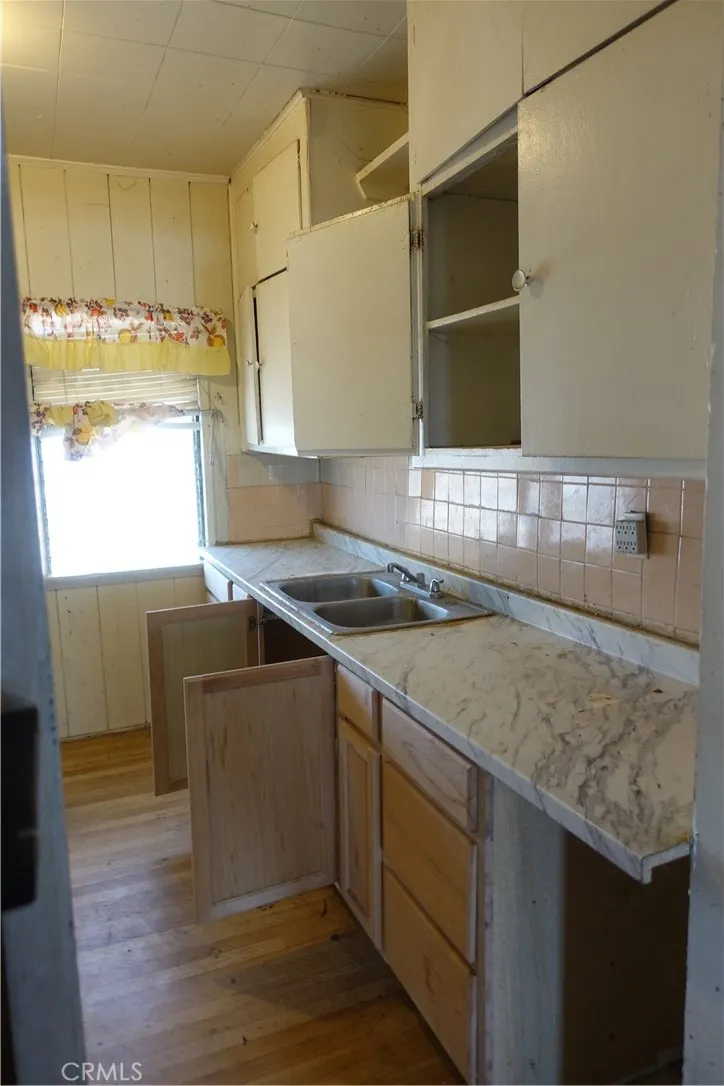 2217 Elsinore Los Angeles, CA 90026