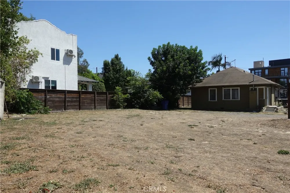 2217 Elsinore Los Angeles, CA 90026
