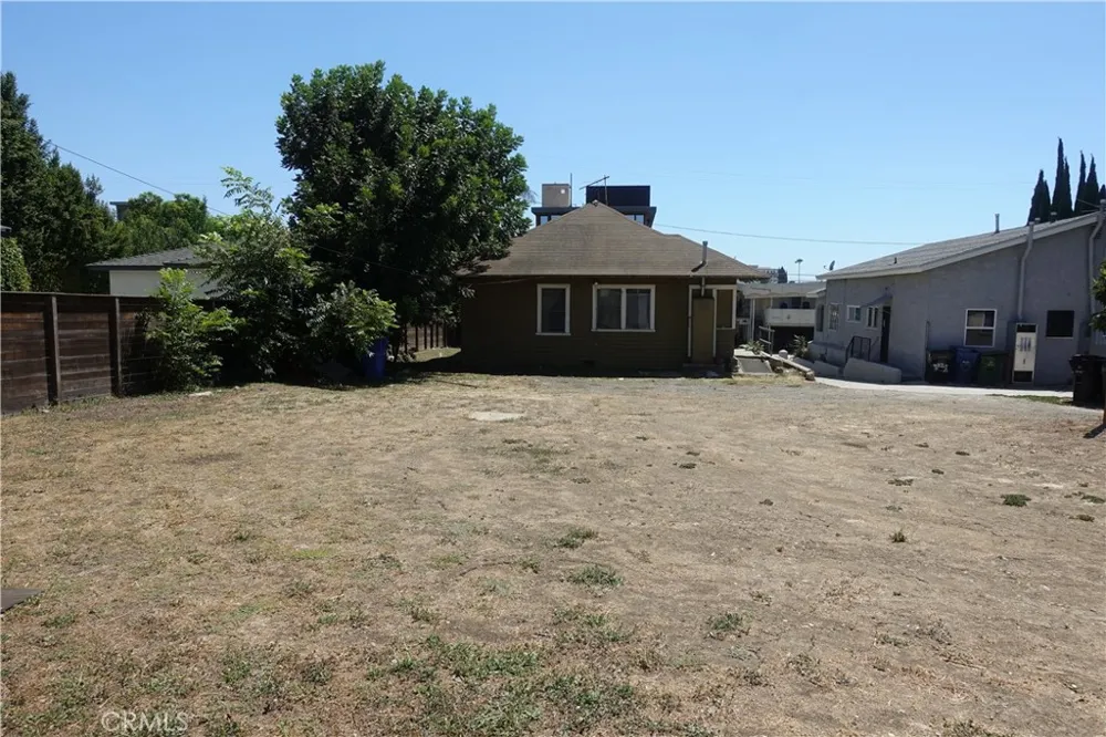 2217 Elsinore Los Angeles, CA 90026