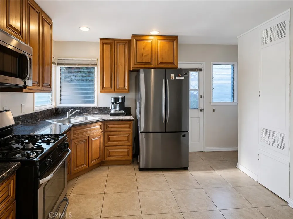 10142 San Carlos South Gate, CA 90280