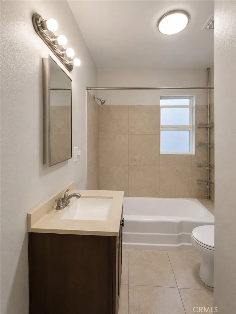 10142 San Carlos South Gate, CA 90280