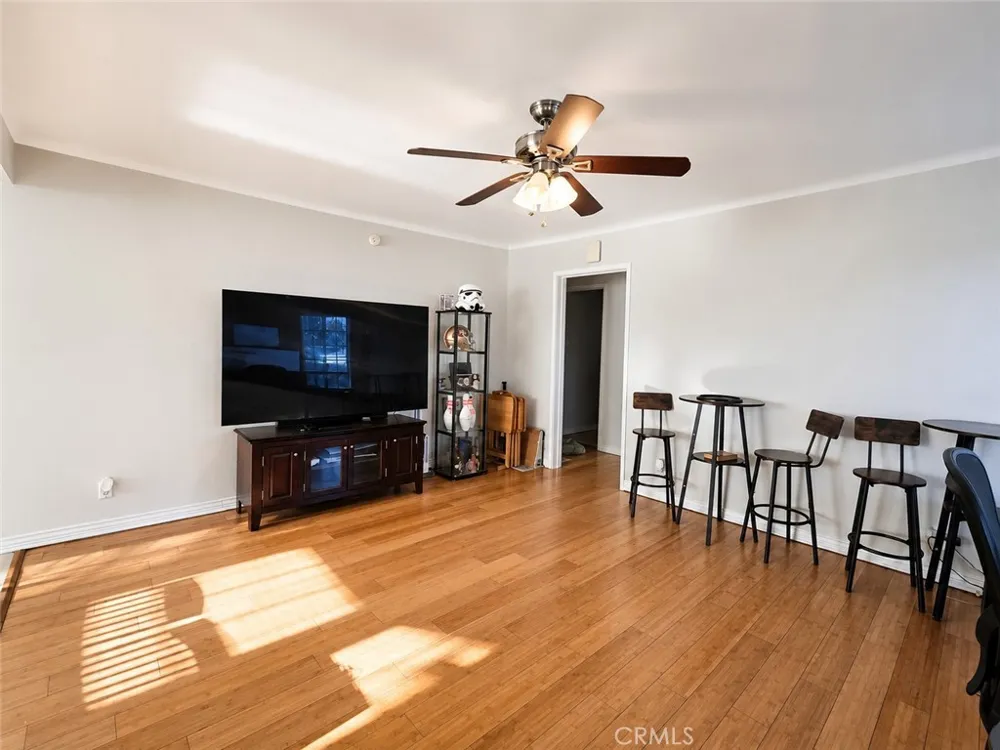 10142 San Carlos South Gate, CA 90280