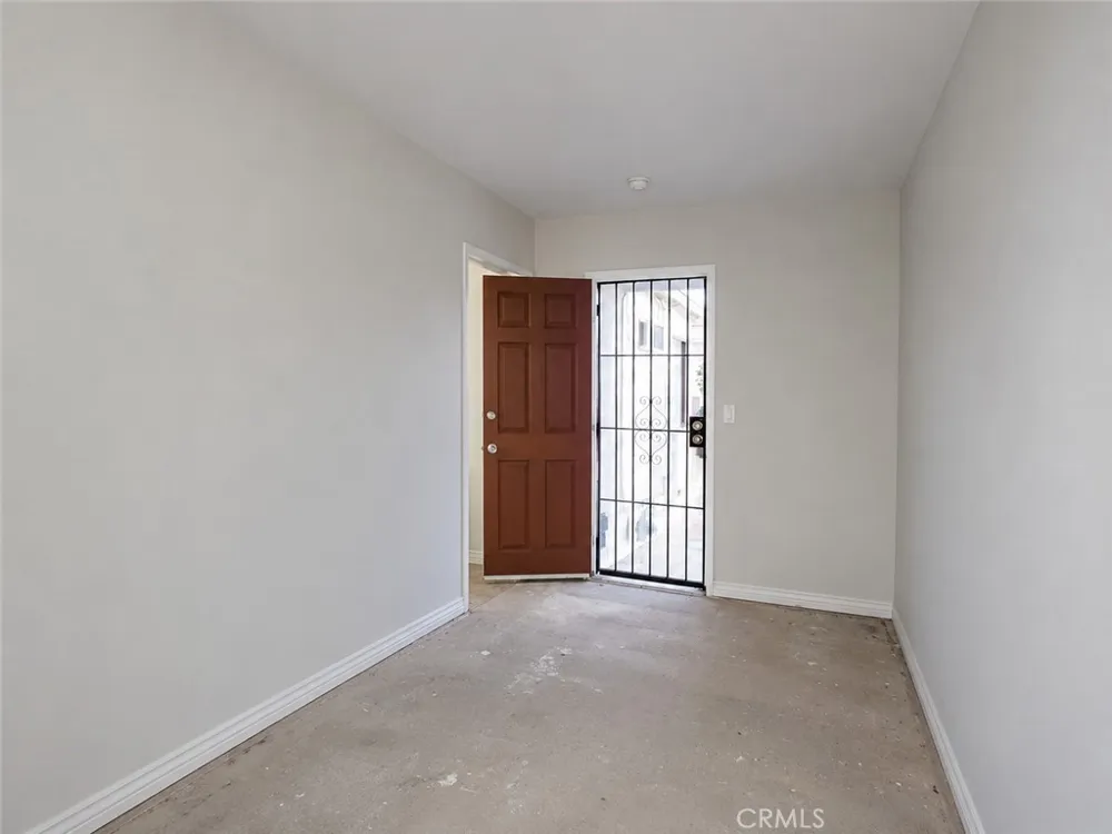 10142 San Carlos South Gate, CA 90280
