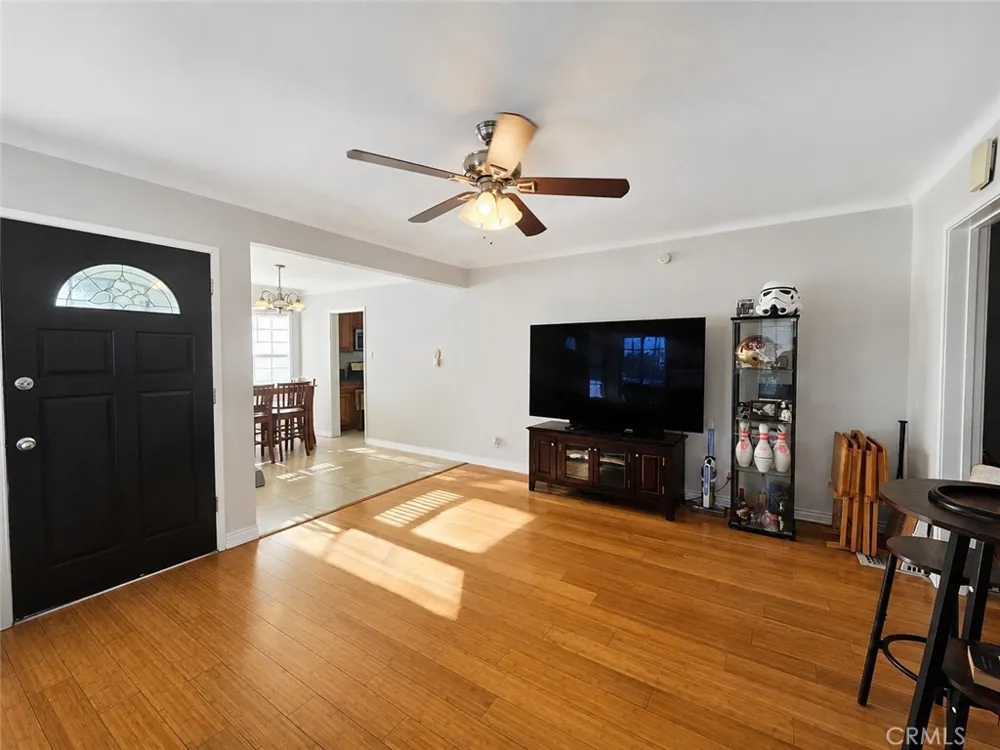 10142 San Carlos South Gate, CA 90280