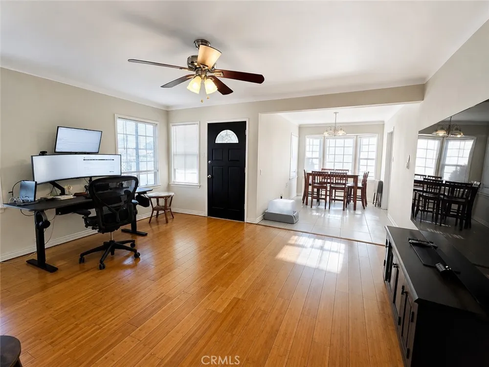 10142 San Carlos South Gate, CA 90280