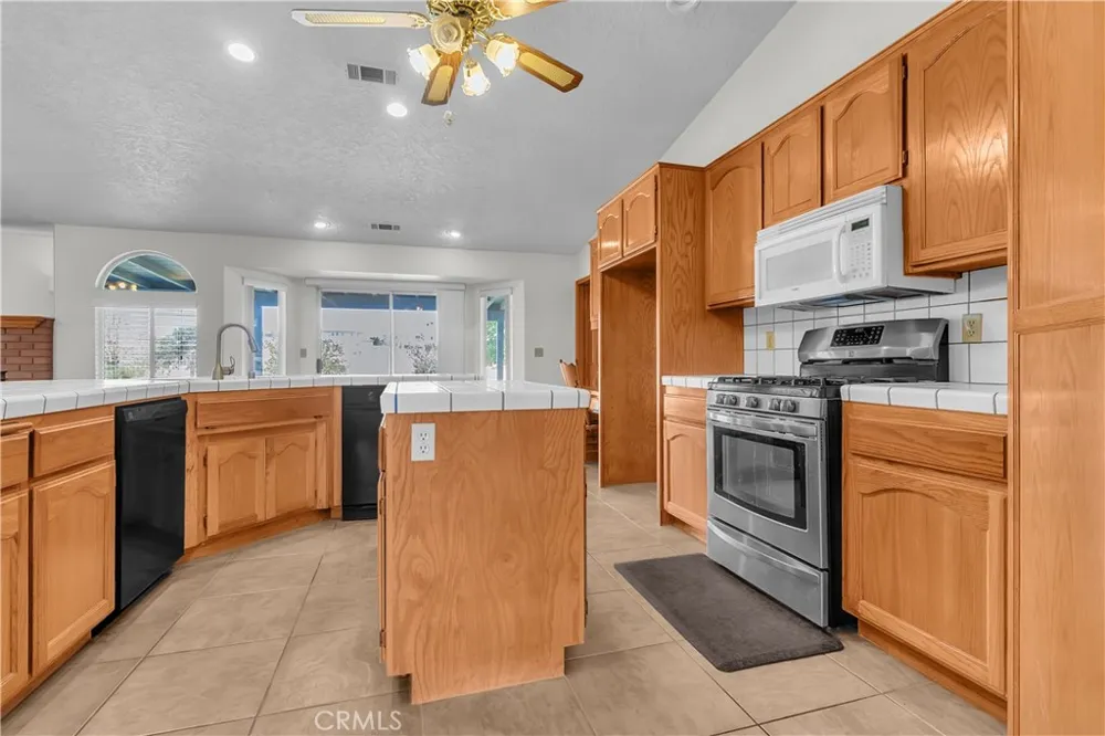 12445 Reata Apple Valley, CA 92308