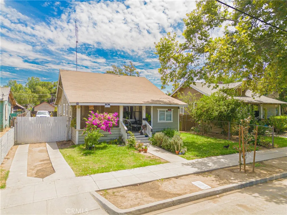 632 College Fresno, CA 93728