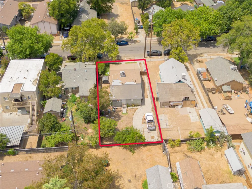 632 College Fresno, CA 93728