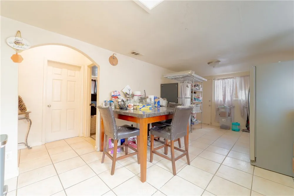 632 College Fresno, CA 93728