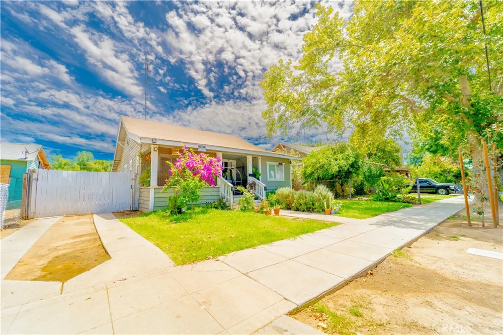 632 College Fresno, CA 93728
