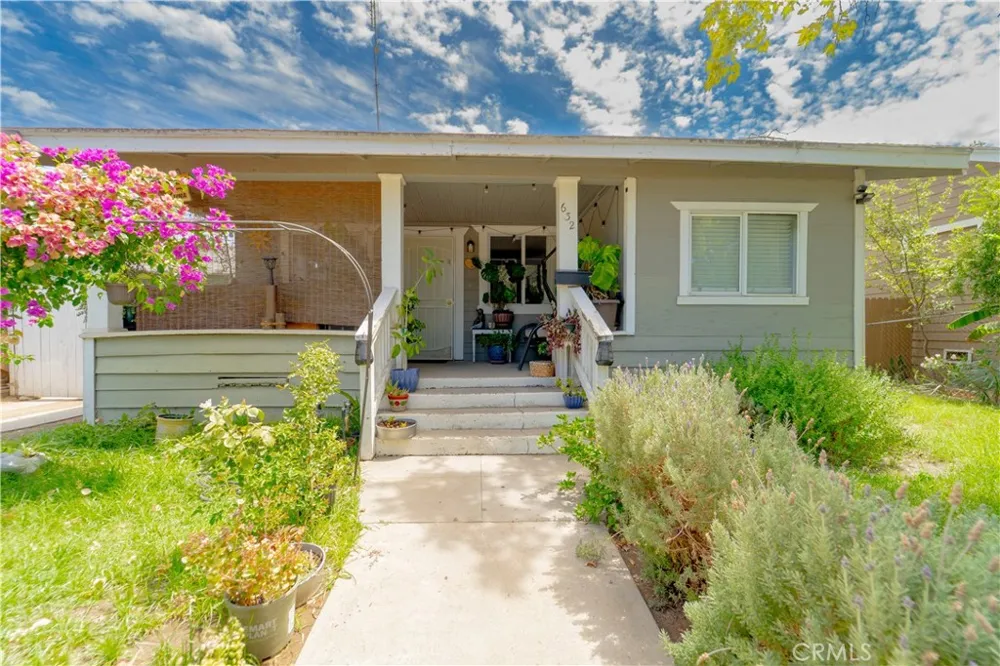 632 College Fresno, CA 93728