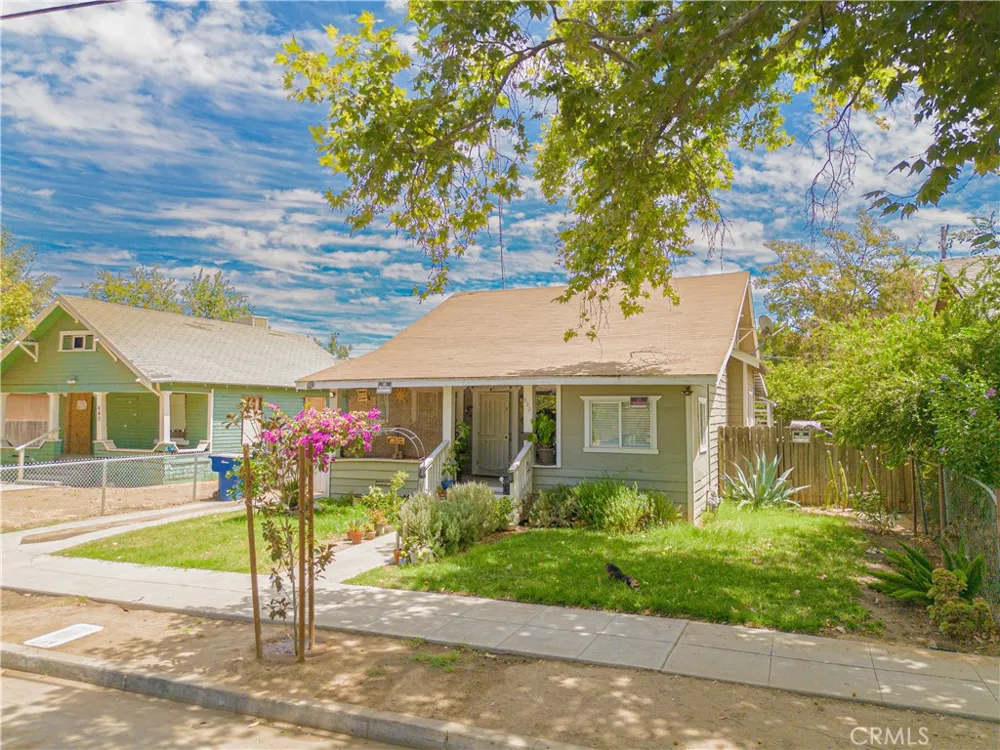 632 College Fresno, CA 93728